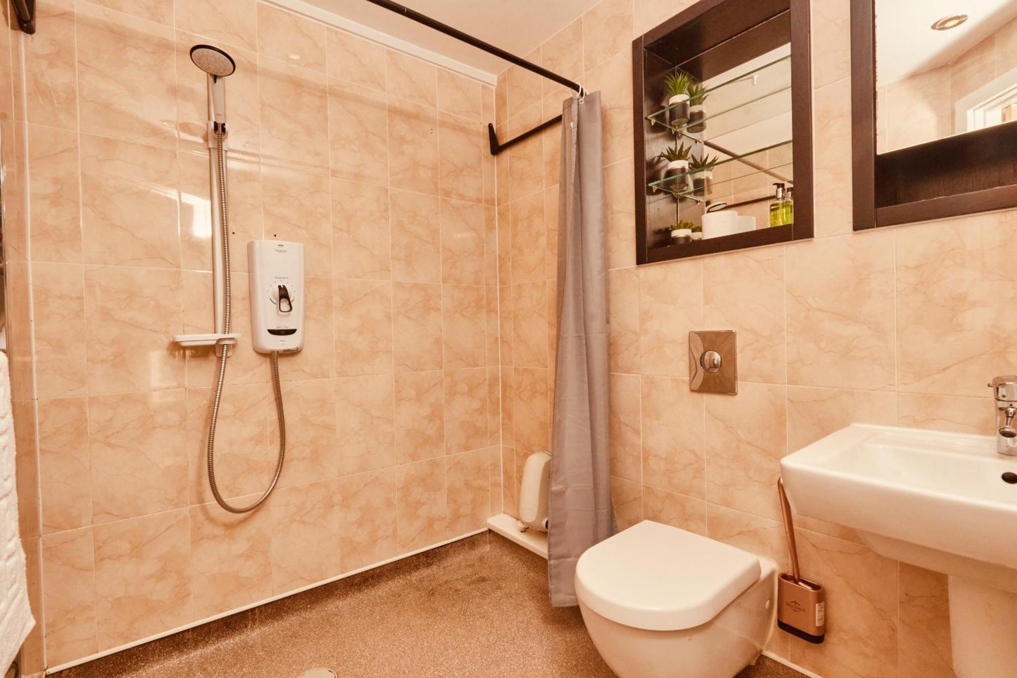 Central Leeds Dock Apt, Free Secure Parking! 2 Bed 外观 照片